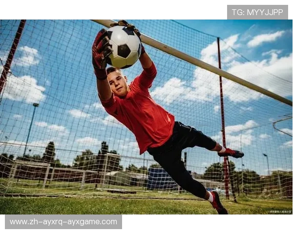 足球比赛中的守门员技术与策略 足球比赛中的守门员技术与策略